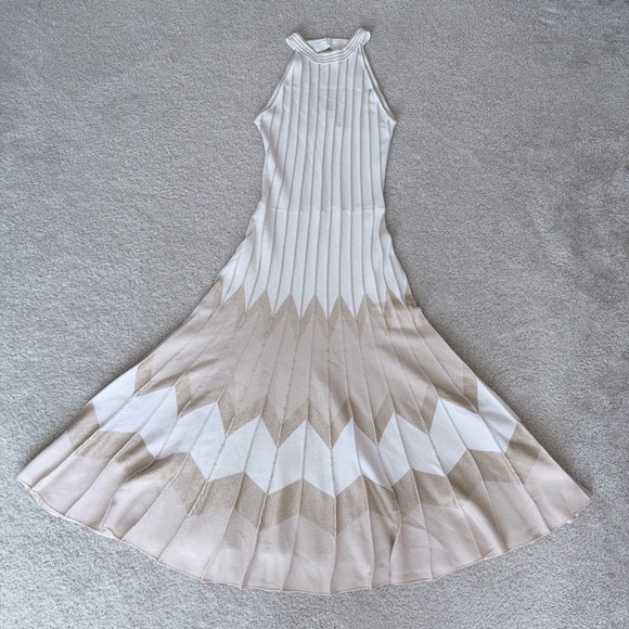 By Anthropologie Pleated Drop Waist Beige Chevron Knit Midi Dress Size Small - Picture 3 of 13